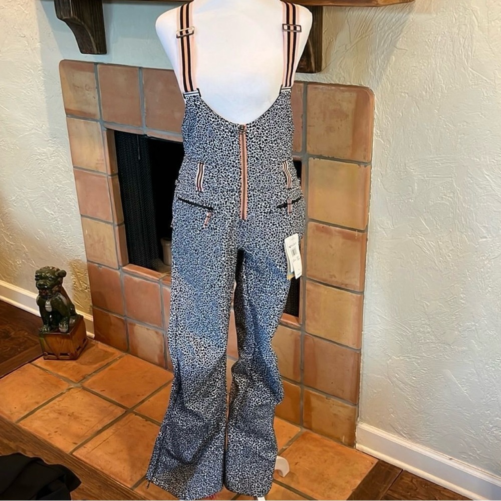 Roxy Bibs size small.